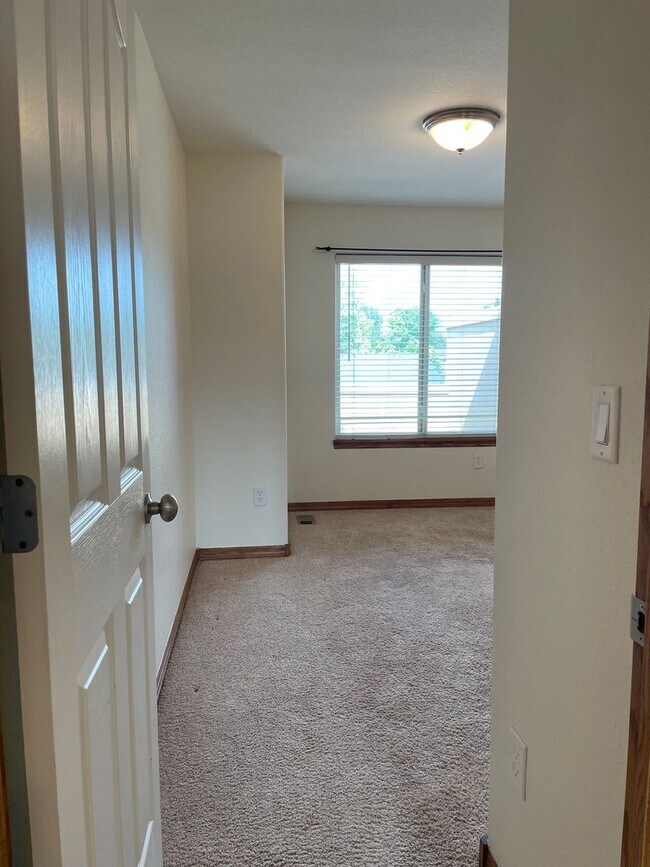 Building Photo - 3545 Big Ben Dr