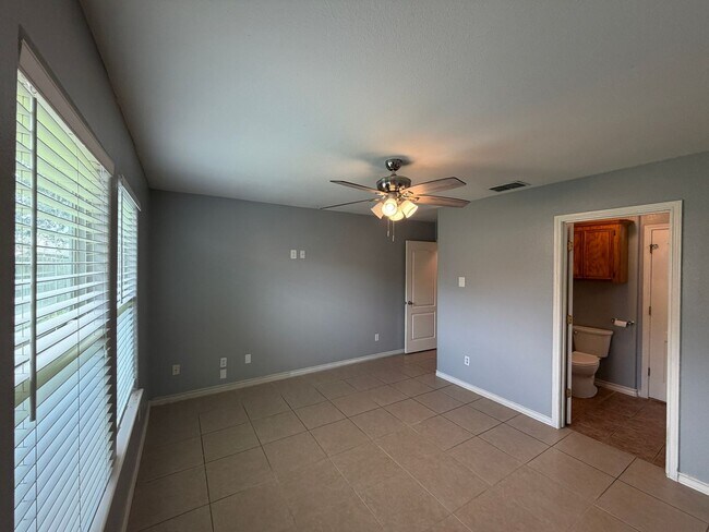 Building Photo - 6629 Kodiak Dr