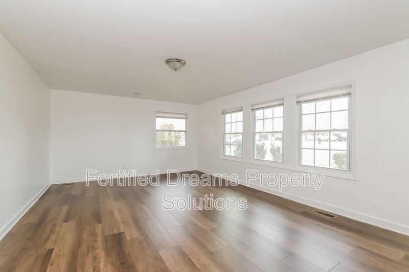 Building Photo - 5805 Highlawn Dr