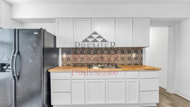 Building Photo - 38 29th St