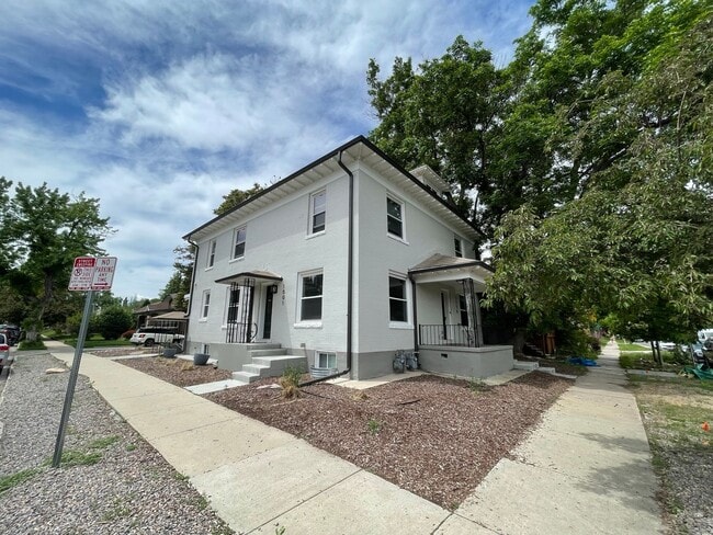 Building Photo - Across the Street From City Park