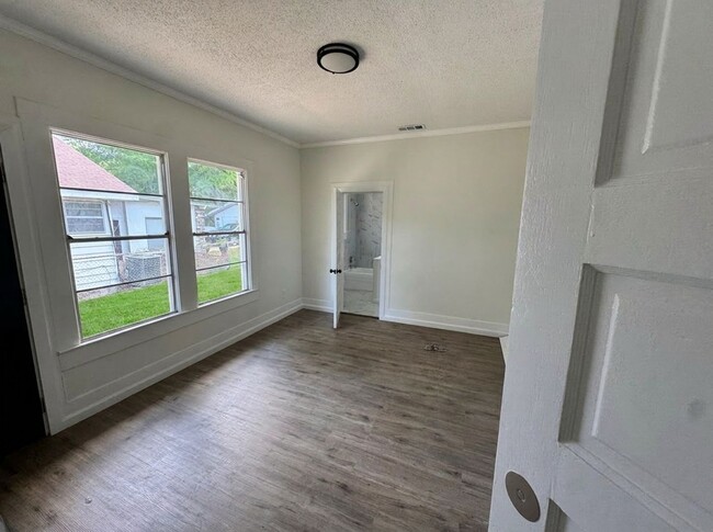 Building Photo - 3 Bedroom Single Family House 611 DIP in Mobile, AL 36606