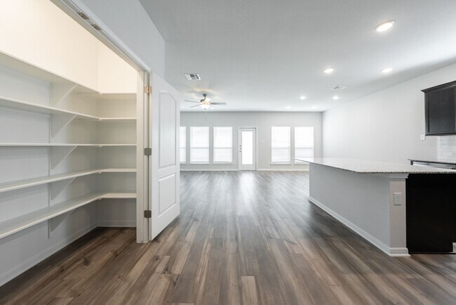 Building Photo - 4-Bedroom Temple Rental Near VA, Baylor Scott & White & Parks