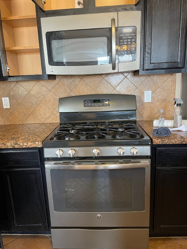 Building Photo - 12960 Cozy Cove Ave