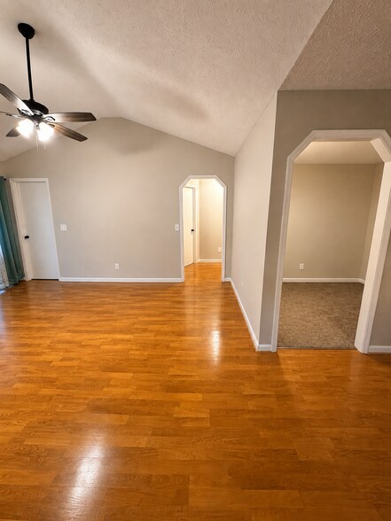 Building Photo - 2915 Eagle Pointe Dr