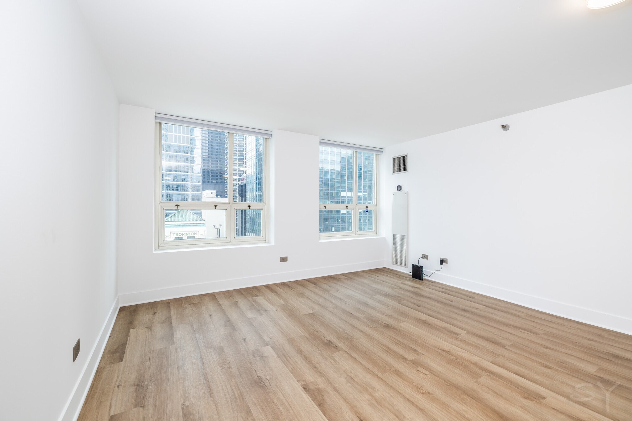 Building Photo - 345 N La Salle Dr