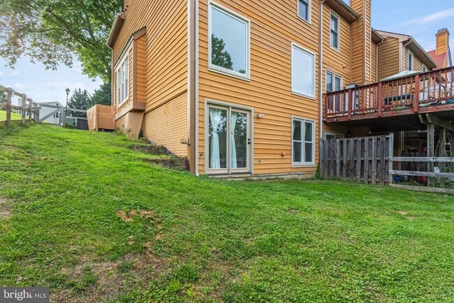 Building Photo - 6608 Beach Dr