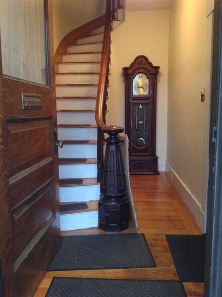 Building Photo - 28 Dover St