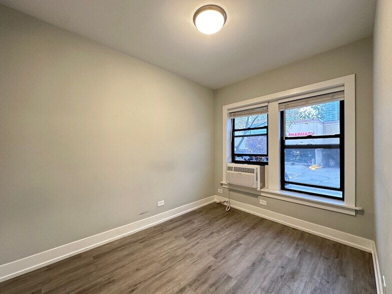 Building Photo - 708 W Brompton Ave