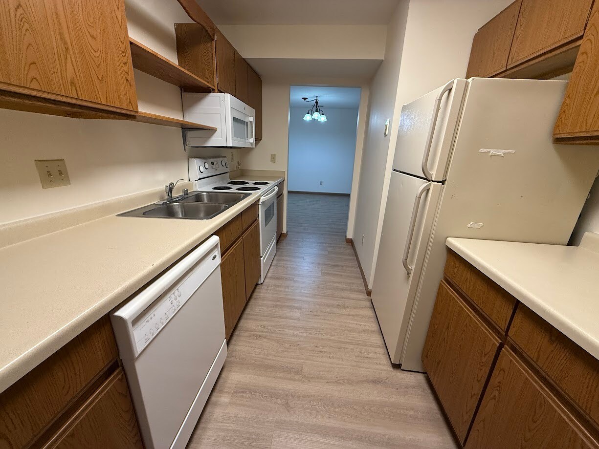 Building Photo - 1908 Fox Run