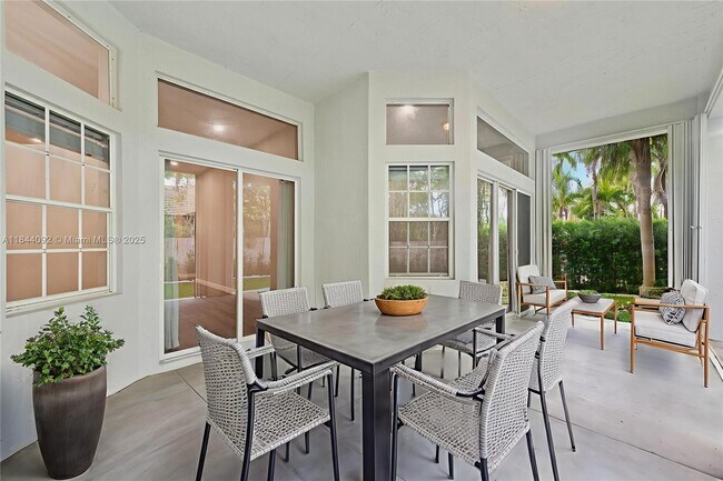 Building Photo - 2587 Jardin Ct