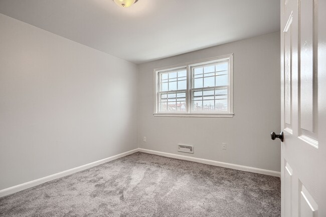 Building Photo - 414 Westfield Rd