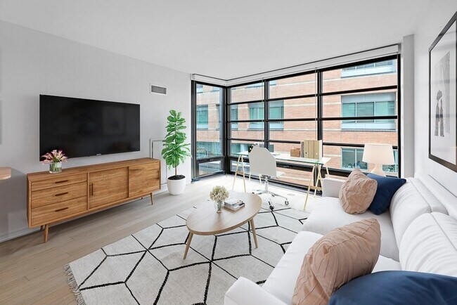 Building Photo - 580 Washington St