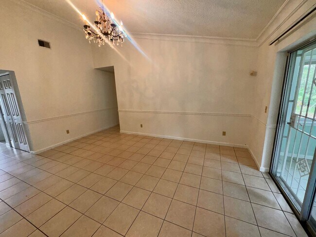 Building Photo - 3 bedroom 2 bath home with solar panels, workshop, large backyard and Florida Room!