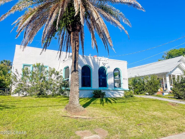 Building Photo - 411 N Oleander Ave