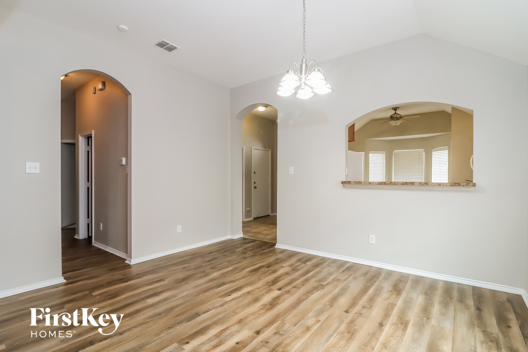 Building Photo - 1124 Manhassett Ct