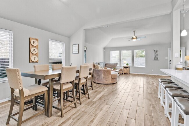 Building Photo - 4330 Umber Shadow Dr