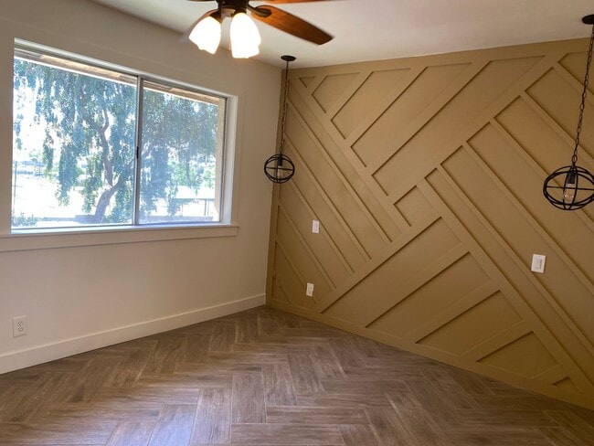 Building Photo - Canyon Lake View Condo Available!