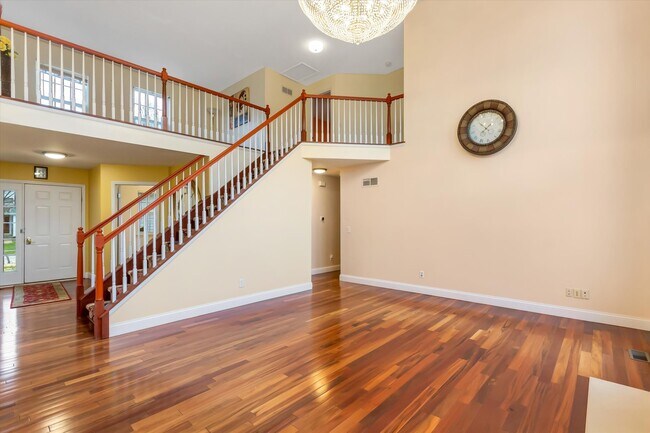 Building Photo - 627 Fox Hill Estates Dr