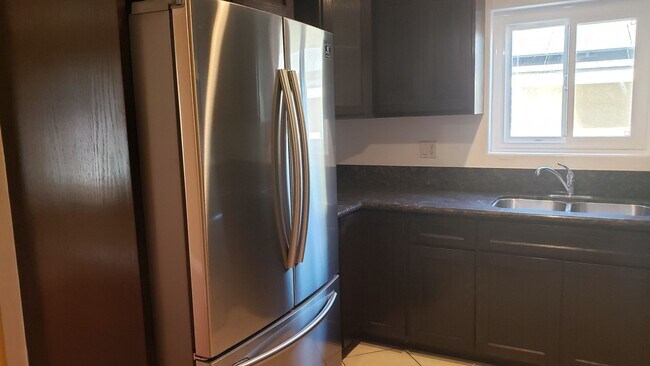 Building Photo - 40(718)