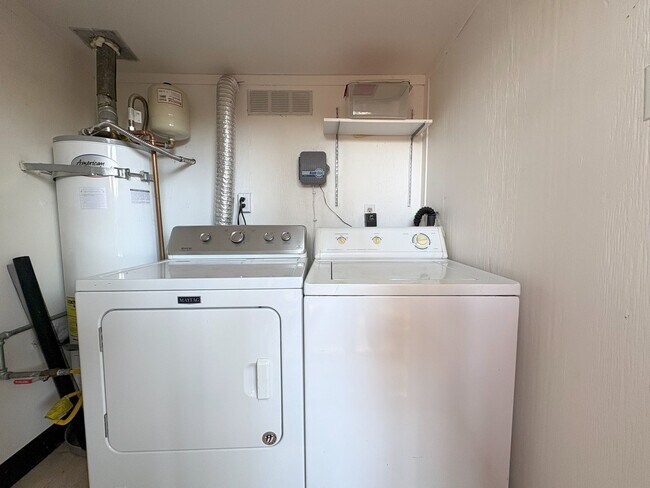 Building Photo - Charming 1BR Cottage with Private Patio