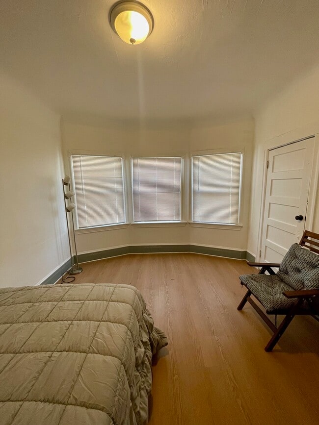 Building Photo - Lake Merrit Rental