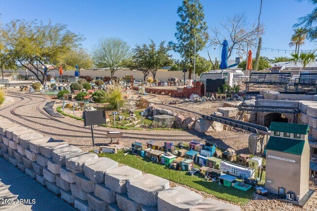 Building Photo - 9719 W Rolling Hills Dr