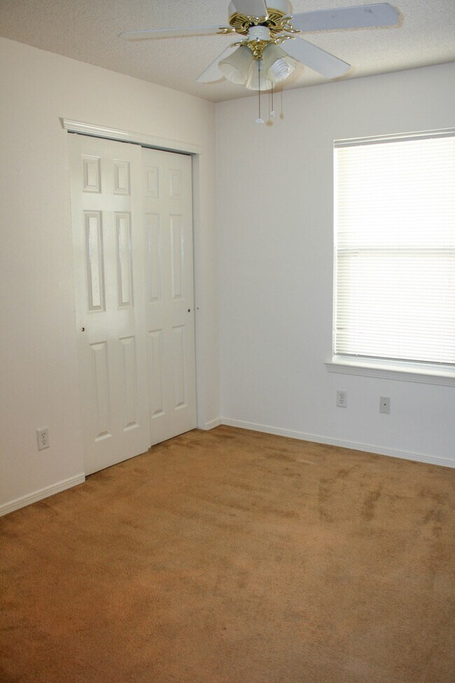 Building Photo - PRICED TO RENT QUICKLY !!