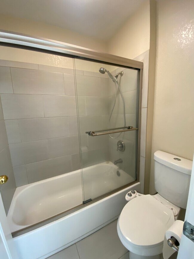 Building Photo - Danville Brookview Duet Townhouse 4 Br., 2...