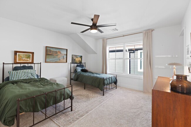 Building Photo - Luxury Rental in the Heart of the Rose District