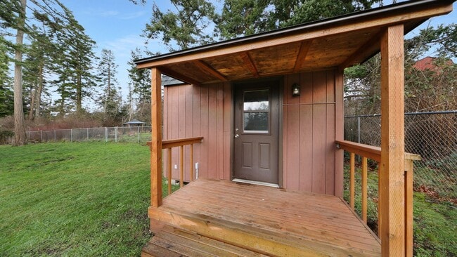 Building Photo - 3 Bed 2.5 Bath - Penn Cove Views - Groups - Pet Friendly - Shed