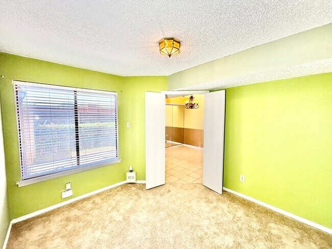 Building Photo - 503 Ranch Trail