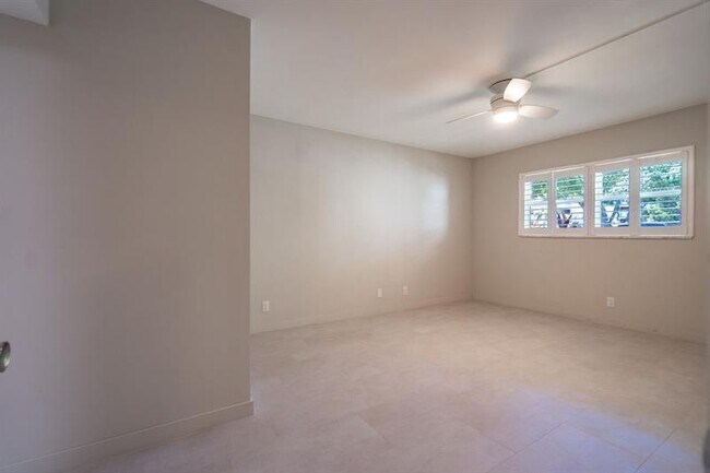 Building Photo - 3175 NE 48th Ct
