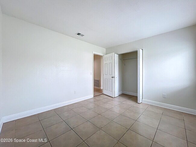 Building Photo - 1399 Mariposa Dr NE