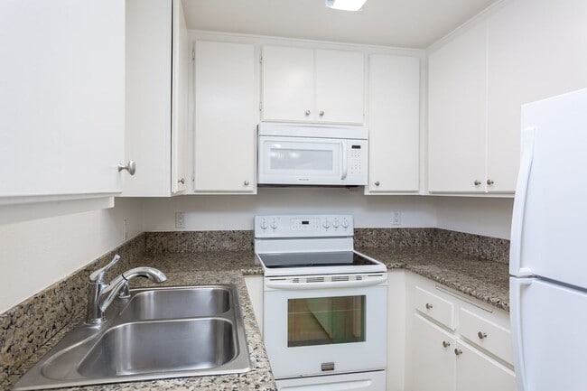 Building Photo - Second Floor Condo at the Regency Villas Community