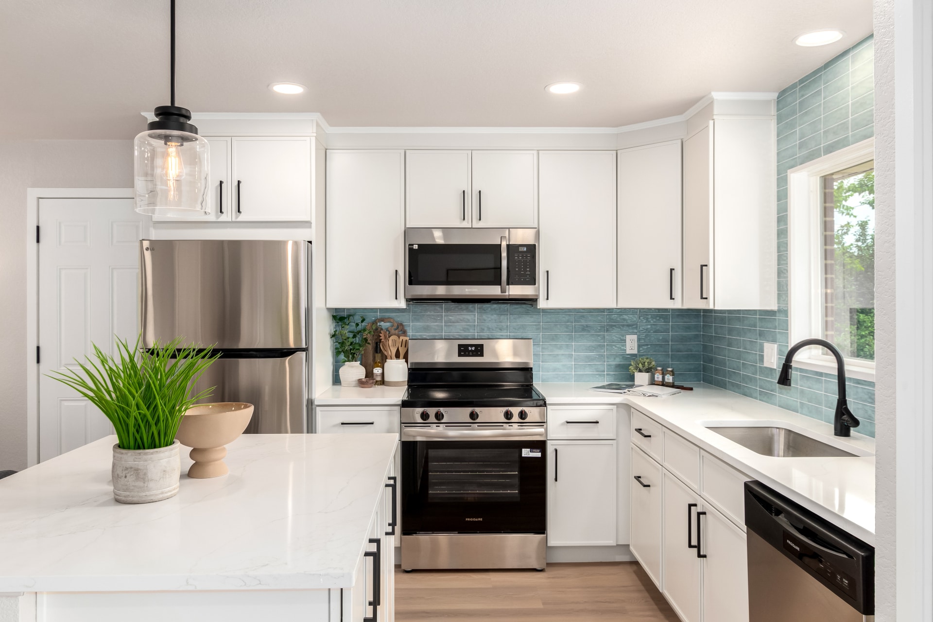 Building Photo - 1011 Yeager Dr