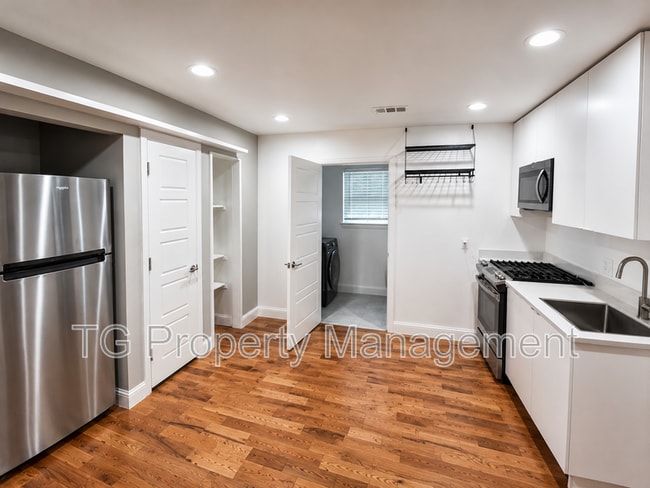 Building Photo - 3825 Dismount St