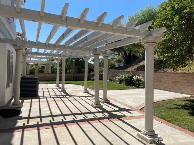 Building Photo - 2219 Monteclaro Dr