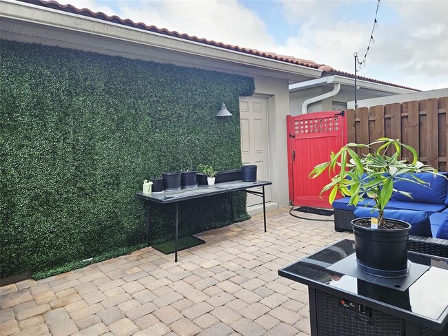 Building Photo - 3102 Camino Real Dr N