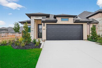 Building Photo - 5015 Bowen Pr Dr