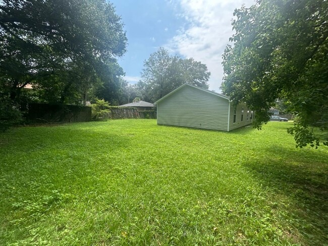 Building Photo - 3208 W Gadsden St