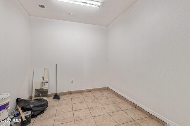 Building Photo - 15213 N 55th Way