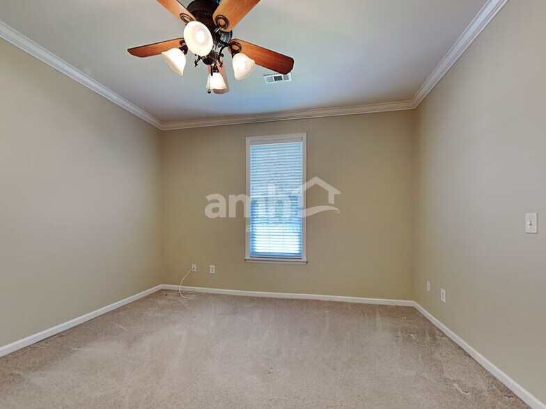 Building Photo - 1520 Paxton Dr