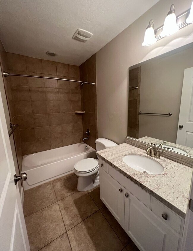 Building Photo - End-Unit Sleepy Ridge Townhome