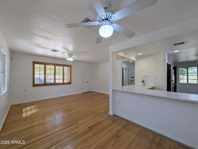 Building Photo - 2443 E Earll Dr