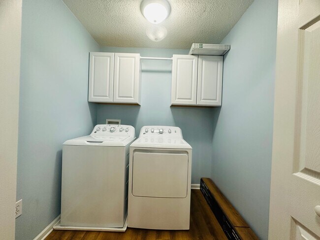 Building Photo - 3 bedroom, 2 bath w/ 2-car garage convenient to Sevier, Knox & Jefferson Counties - available now