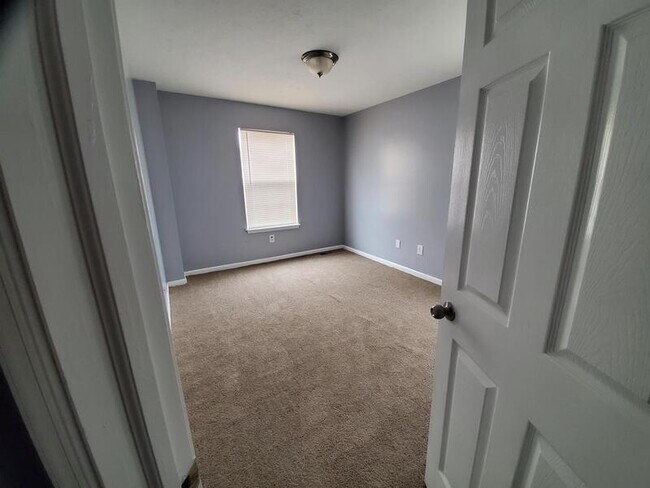 Building Photo - 3589 E 106th St