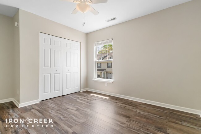 Building Photo - Stylish 2BR/2.5BA Townhome in Desirable Fl...