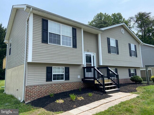 Building Photo - 4786 Calvert Dr