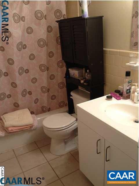 Building Photo - 2422 Barracks Pl